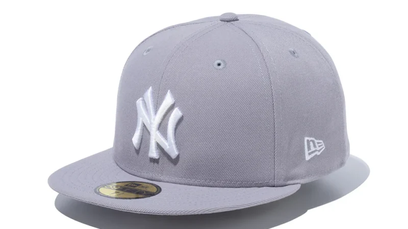 【シールの魔法】ニューエラは誇らしく、ユニクロは恥ずかしい？マーケティングで読み解く違い